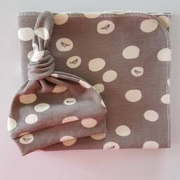 Bird Organic Swaddle Blanket & Newborn Hat Set. Gender Neutral Take Home Photo Prop. Baby Shower Gift - thumbnail 4