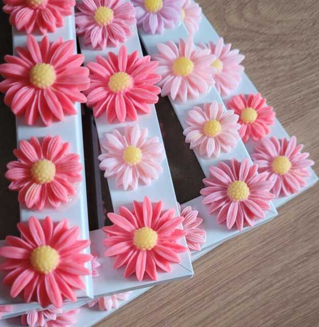 Pink Resin 3D Daisy Flatback Photo Frame 4 X 6 Inches - image 1
