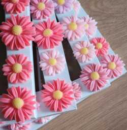 Pink Resin 3D Daisy Flatback Photo Frame 4 X 6 Inches - thumbnail 1