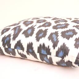 Handmade Black & White Ikat Pillow Cover, 20x20 Cotton Cushion - thumbnail 2