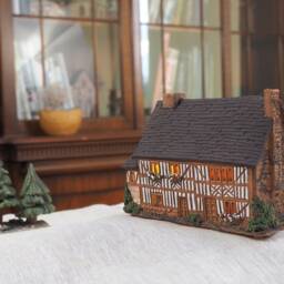 Handmade Ceramic Aroma Tealight Holder - Miniature Historic House in Lisieux, France - thumbnail 3