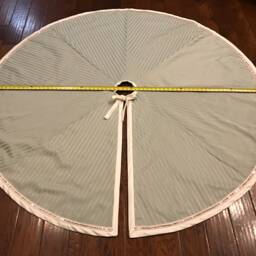 Handmade 69 Inch Frosted Green Sequin Christmas Tree Skirt - Made in Usa - thumbnail 3