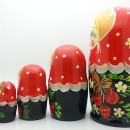 Hand-Painted Russian Matryoshka Doll Set, 5-Piece Strawberry Babushka - thumbnail 3