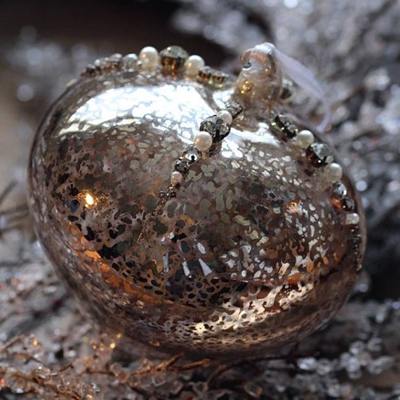 Antique Style Silver Shiny Glass Christmas Tree Decoration With Beads - Sultan Shape Festive Winter Glitz Glam Gift Classy Regal Opulent