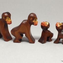 Toy Monkey Mother Wood Brown Red Sitting Size 6, 5 X 2, 0 cm - Bxhxs Approx. 20, 0 Gr - thumbnail 4