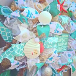 You Can Have Your Snowflakes I'll Enjoy My Seashells Burlap Deco Mesh Wreath, Seashell Beach Coastal Christmas - thumbnail 3