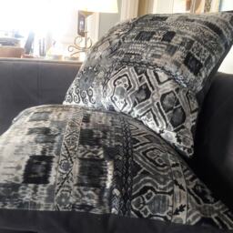 Gp&j Baker Rio in Midnight Persian Kilim Ikat Velvet Pillow Cover - thumbnail 2