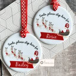 Personalised Christmas Santa Stop Here Sleigh Reindeer Boy Girl Gift Ceramic Or Acrylic Round Ornament Keepsake - thumbnail 1