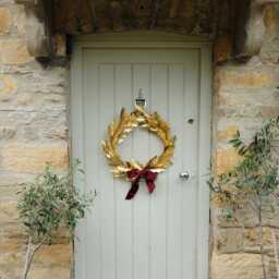 Brass Christmas Holly Wreath Handcrafted Metal Holiday Decor - thumbnail 3