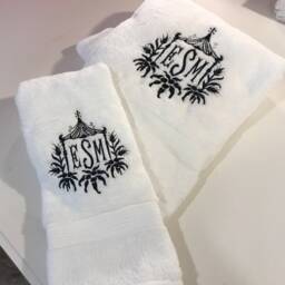 Monogrammed Pagoda Towel Set - thumbnail 3