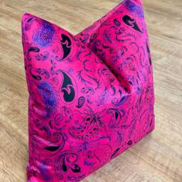 Neon Pink Paisley Pattern Velvet Handmade Cushion 18 - thumbnail 3