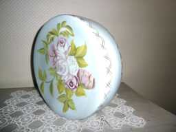 Round Lamp Base With Two Sides in Hand-Painted Porcelain. On Each Side A Bouquet Of Pink Flowers