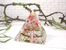 Resin Pyramid Real Flowers, House Decor -Natural Quartz Paperweight