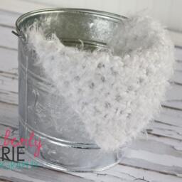 White Fur Newborn Baby Blanket Photo Prop - thumbnail 3