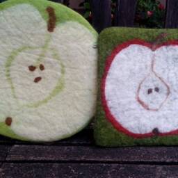Handfelted Seat Cushion, Apples - thumbnail 4