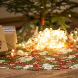Red Floral Tree Skirt, Christmas Skirt - thumbnail 2