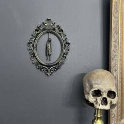 Gothic Framed Hanging Man Wall Decor - thumbnail 3