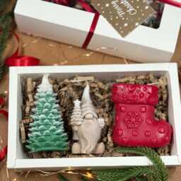 Handmade Christmas Candle Gift Box - Set Of 3 Soy Wax Candles - thumbnail 2