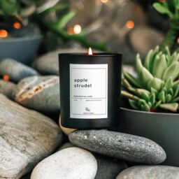 Apple Strudel Candle Gift Soy Wax Vegan Natural Cinnamon Home Foodie Apple Pie Autumn Decor Farmhouse - thumbnail 2