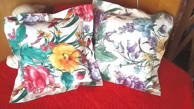 Floral Patterned Cushion Cover - image 1