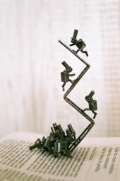 Happy Dreamer Bronze Zigzag Ladder Figurine - thumbnail 4