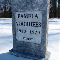 Pamela Voorhees Life Size Tombstone Movie Replica Friday The 13Th - thumbnail 3