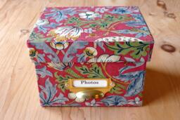 William Morris Photo Box Strawberry Thief Red, Handmade in England - thumbnail 1