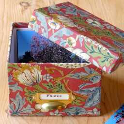 William Morris Photo Box Strawberry Thief Red, Handmade in England - thumbnail 3