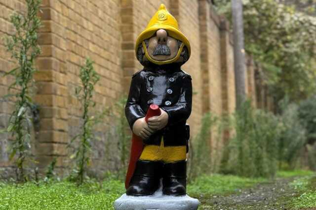 Amazing Worker Fireman Statue Rugged Garden Decor Working Man Yard Sculpture Concrete Figurine Garden & Home Ornament Farm Gift - image 1