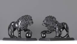 Black Medici Lion Statues On Base - In Pair - Antique Handmade in Europe 35 cm/13.8 - thumbnail 1