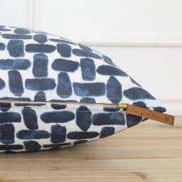 Navy Blue & White Watercolor Pillow Cover - Swiss Cross Outdoor Cushion Colin - thumbnail 3