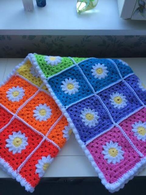 Pretty Rainbow Daisy Crochet Blanket - image 1