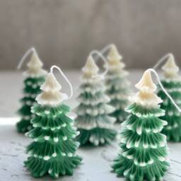 Fraser Fir Scented Christmas Tree Candle Hand-Poured Soy Wax - thumbnail 2