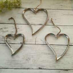 Curved Metal Slim Chrome Hanging Heart Decoration - The Home & Hearts Shop Rustic Wall Decor Shabby Wedding Gift Christmas - thumbnail 2