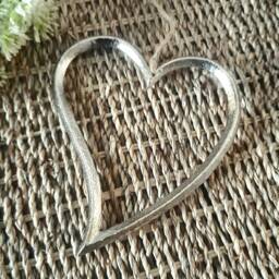 Curved Metal Slim Chrome Hanging Heart Decoration - The Home & Hearts Shop Rustic Wall Decor Shabby Wedding Gift Christmas - thumbnail 3