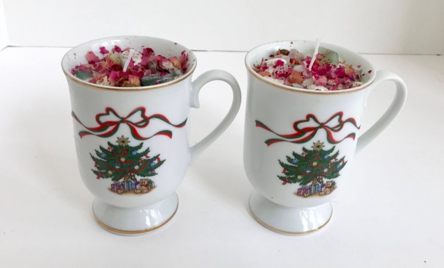 Set Of 2 Lavender Scented Soy Wax Candles in Festive Christmas Tree Coffee Mugs - image 1