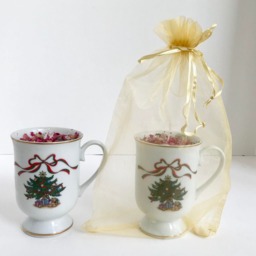 Set Of 2 Lavender Scented Soy Wax Candles in Festive Christmas Tree Coffee Mugs - thumbnail 4