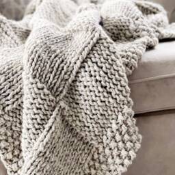 Hand Knit Chunky Basketweave Throw Blanket - The Piazza - thumbnail 2