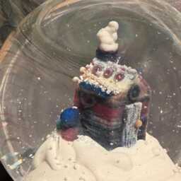 Knitter's Cabin Snow Globe By Amy Vandonsel - Limited Edition Of 25 - thumbnail 2