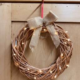 Handmade Willow Wall Decoration With 20 Led Battery Operated Lights - Christmas Wedding Birthday Wreath Circle Soft White - thumbnail 3
