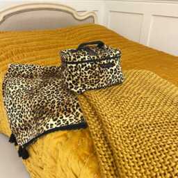 Hand Quilted Velvet Bedspread, Orange Super King Size, Cozy Bedding - thumbnail 4