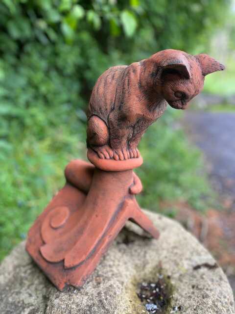 Curious Cat Roof Finial 90 Degree Angled Decorative Stone Ridge Tile Original Design - image 1