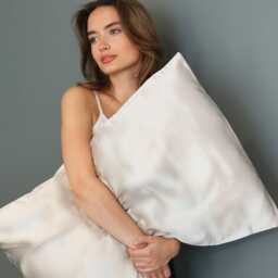 Satin Pillowcase Silver With Gift Box - Vegan Friendly Queen Size Zipper Closure - thumbnail 4
