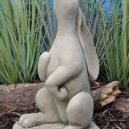 Jasper - The Moon Gazing Hare Stone Garden Ornament - thumbnail 3