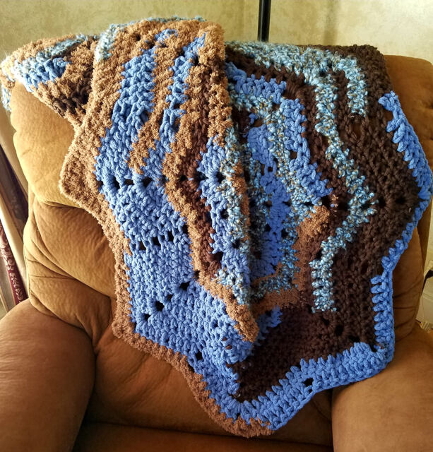 Chunky Baby Blanket, Plush Shower Gift, Soft Lap Blanket, Lapghan, Star Shaped Throw, Striped - image 1
