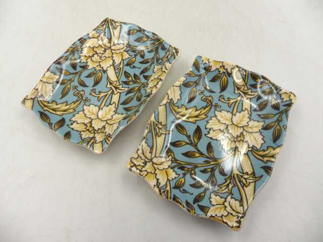 A Pair Of Soap Dishes in Blue Chrysanthemum Design By Heron Cross Pottery - image 1
