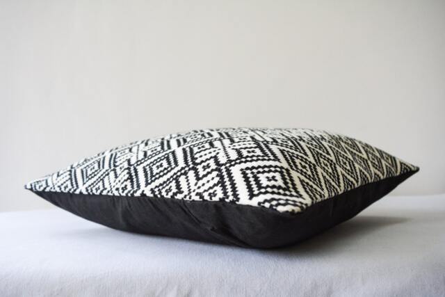 Black & White Kilim Pattern Jacquard Pillow Cover , Cushion & Housewares Throw - image 1