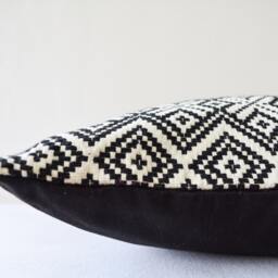 Black & White Kilim Pattern Jacquard Pillow Cover , Cushion & Housewares Throw - thumbnail 3