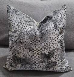 Designers Guild Mattiazzo Platinum & Omega Velvet Cushion Cover 45x45 cm - thumbnail 1