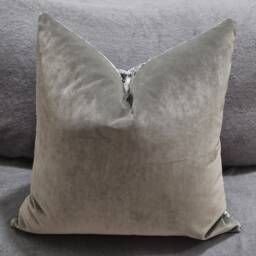 Designers Guild Mattiazzo Platinum & Omega Velvet Cushion Cover 45x45 cm - thumbnail 3